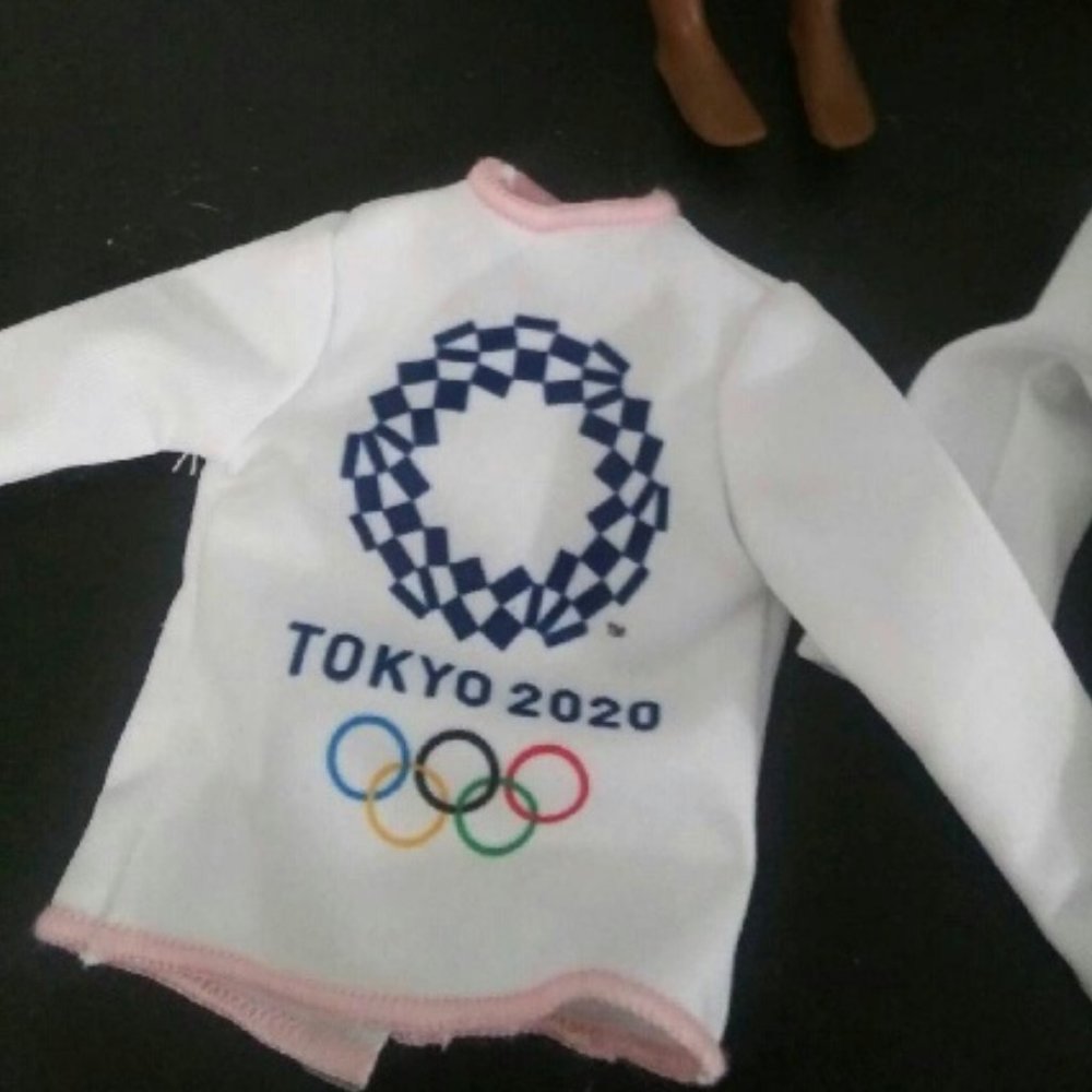 Two Barbie gymnasts with 2 Tokyo 2020 Olympics jackets - Picture 4 of 5
